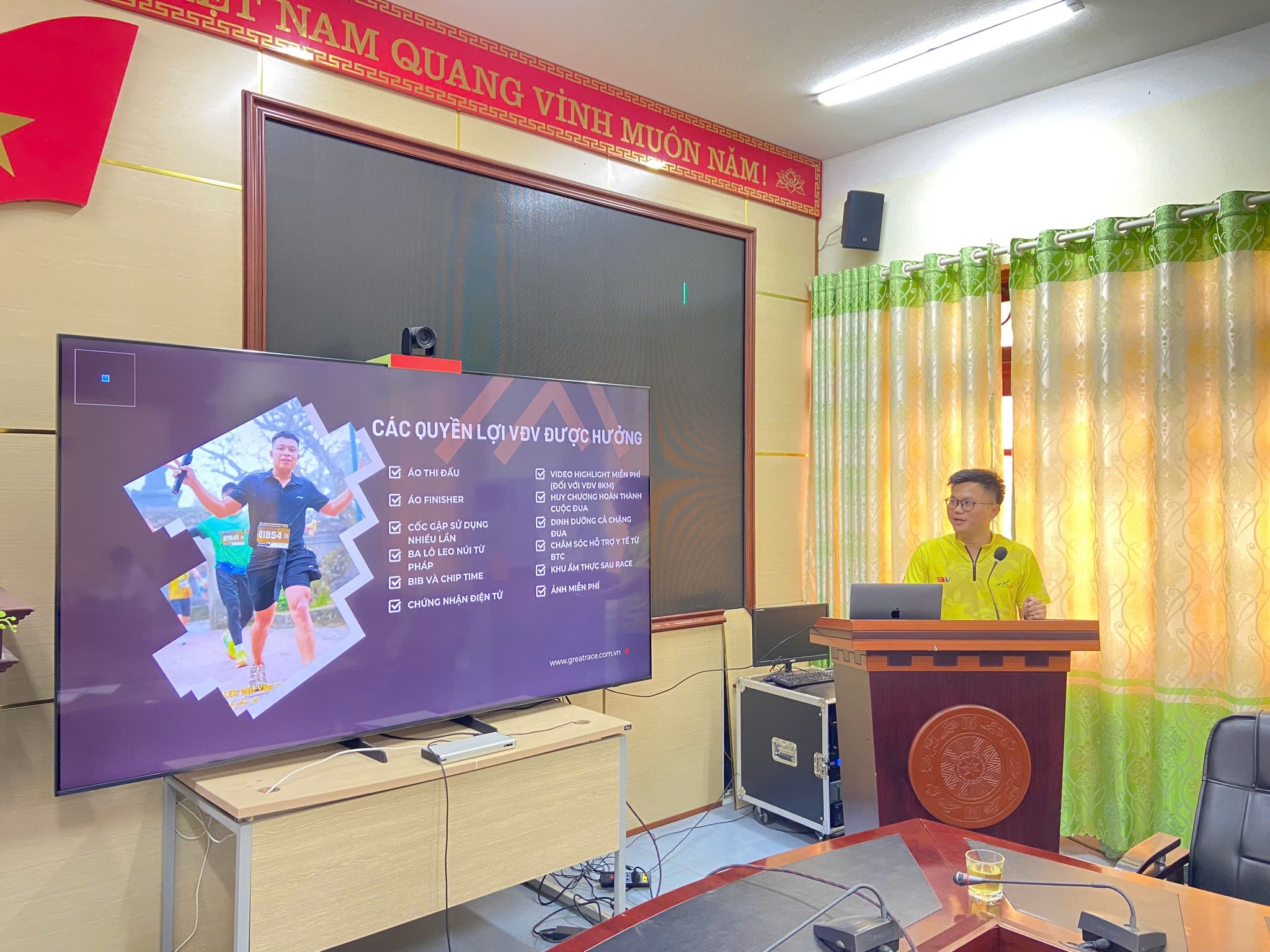 UBND phường tổ chức cuộc họp về Giải leo núi Yên Tử