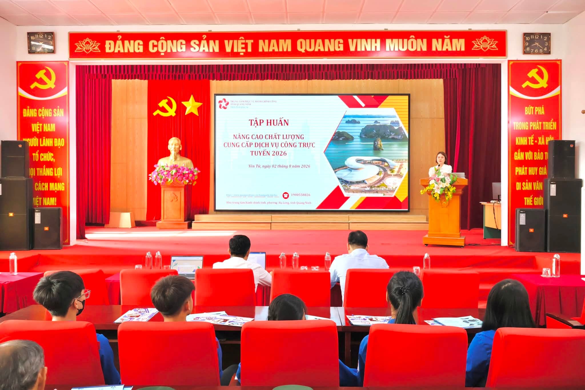 PHƯỜNG YÊN TỬ TẬP HUẤN, HƯỚNG DẪN NGƯỜI DÂN VÀ DOANH NGHIỆP THỰC HIỆN THỦ TỤC HÀNH CHÍNH TRÊN MÔI TRƯỜNG SỐ
