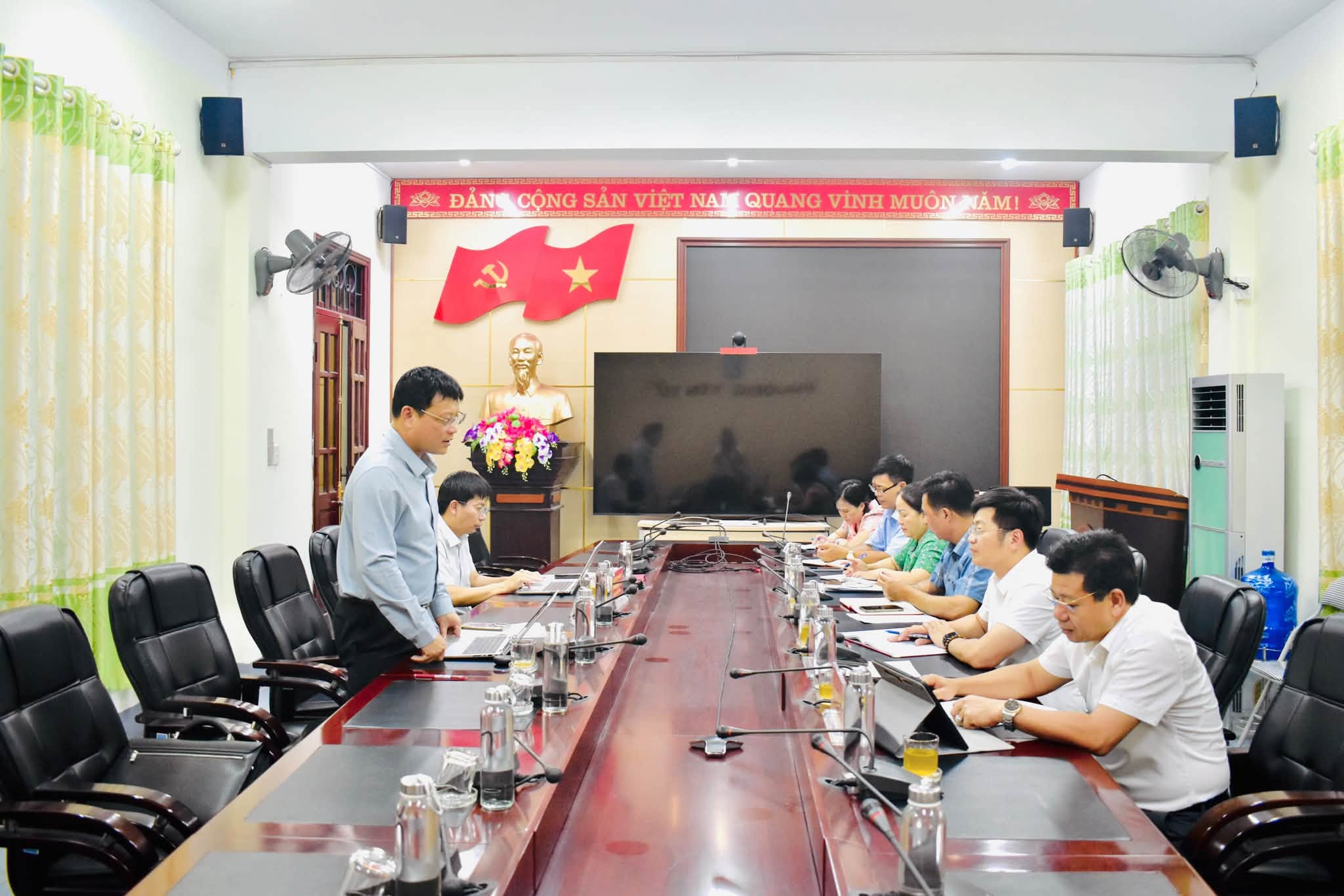 ĐOÀN CÔNG TÁC THƯỜNG TRỰC HĐND THÀNH PHỐ QUẢNG NINH LÀM VIỆC VỚI THƯỜNG TRỰC HĐND PHƯỜNG YÊN TỬ